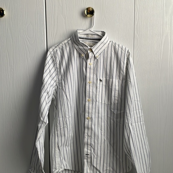 Abercrombie and Fitch large button down shirts - Picture 3 of 4